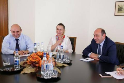 Armenia’s economy & investments minister holds meeting with Lebanon’s tourism minister in Yerevan 