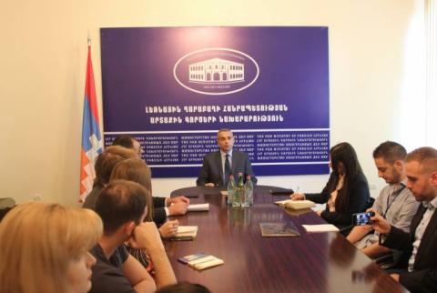 Artsakh FM receives representatives of International Union of Socialist Youth