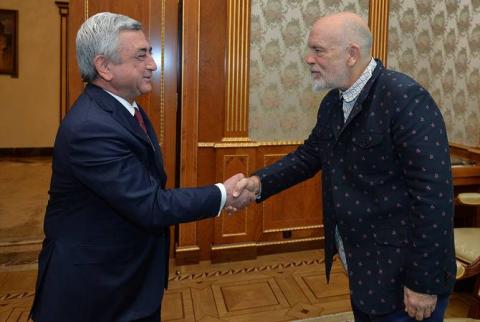 Նախագահ Սարգսյանը հյուրընկալել է հոլիվուդյան դերասան, սցենարիստ և պրոդյուսեր Ջոն Մալկովիչին