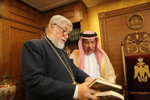 قداسة الكاثوليكوس آرام الأول يناقش الحوار المسيحي الإسلامي مع مدير المركز الذي أسسه الملك السعودي عبد الله الثاني -الدكتور فيصل بن معمر-