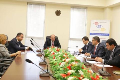 Սուրեն Կարայանն այցելել է «ՓՄՁ ներդրումներ» ունիվերսալ վարկային կազմակերպություն