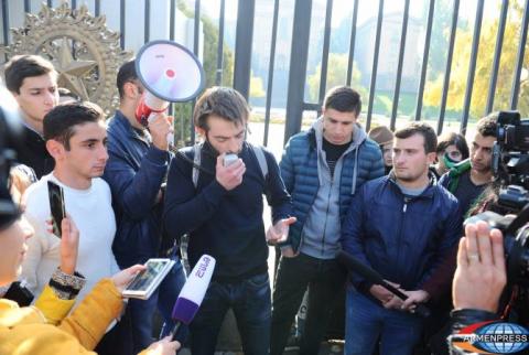 Protesting students end hunger strike after meeting in Office of Parliament's Vice Speaker 