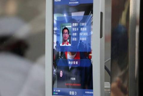 Систему распознавания лиц установили в столовой одной из китайских школ