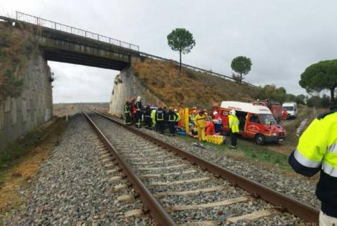 В Испании семь человек пострадали из-за схода поезда с рельсов