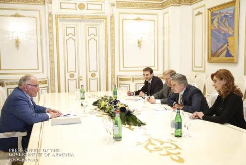 PM Karapetyan, Swiss businessman discuss investing in winemaking sector