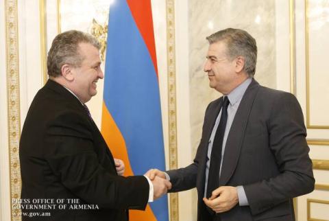 Премьер-министр Армении принял посла Румынии