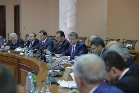 PM Karapetyan visits defense ministry