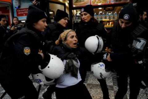 В Стамбуле задержаны протестующие против операции в Сирии демонстранты