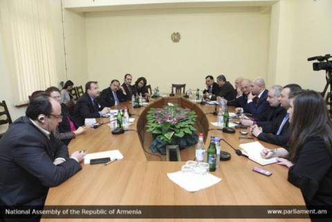 ԱՄՆ ազգային անվտանգության նոր ռազմավարությամբ ՀՀ-ում ժողովրդավարական գործընթացներին սատարելու հանձնառությունը պահպանվում է. դեսպան Միլս