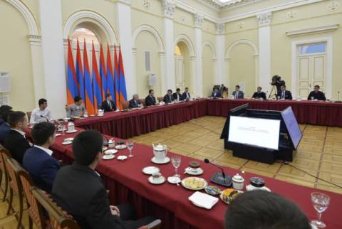 Նախագահ Սարգսյանը հանդիպում է ունեցել զորացրված զինծառայողների հետ