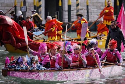 Парад лодок в Венеции: как стартовал Венецианский карнавал