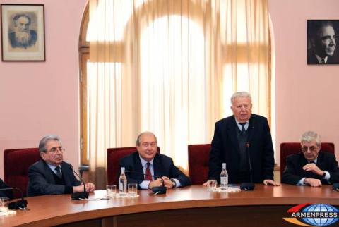 Գիտնականներն Արմեն Սարգսյանի հետ հանդիպմանը բարձրացրել են իրենց սոցիալական խնդիրների հետ կապված հարցեր 