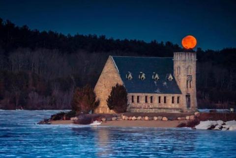 January 31 Supermoon pics dominate internet – PHOTOS