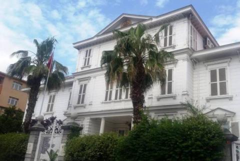  Պատրիարքական ընտրության շուրջ ստեղծված իրավիճակի գլխավոր մեղավորն Աթեշյանն է. «Ակոս»-ի սյունակագրի անդրադարձը