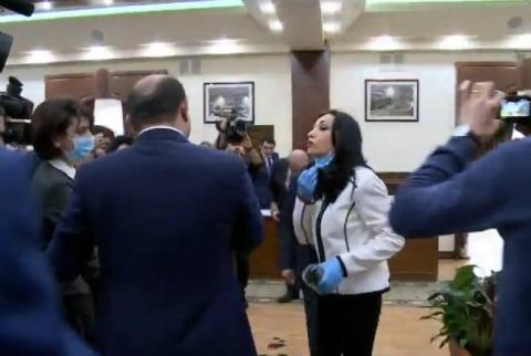  Երևանի ավագանու նիստի ընթացքում սկանդալային միջադեպ է գրանցվել 