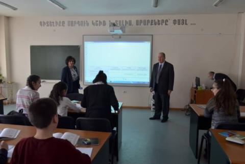 Արմեն Սարգսյանն այցելել է Աշտարակի թիվ 1 հիմնական դպրոց