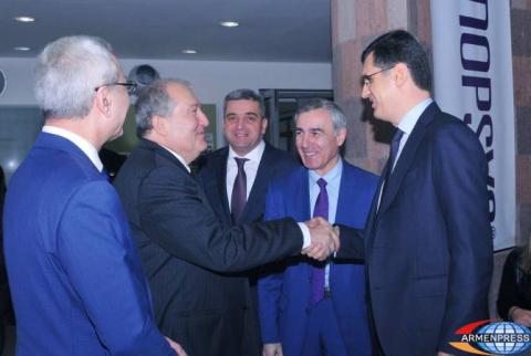 Presidential candidate Armen Sarkissian tours Synopsis Armenia, expresses wish to join company’s team
