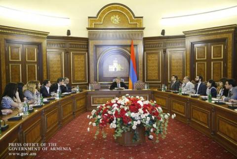 Ֆանտաստիկ հնարավորություն ունեք մասնակցելու մեր երկրի կառավարման գործընթացում. Վարչապետը հանդիպել է YES Armenia-ի մասնակիցներին