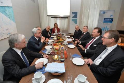 Նախագահը Մյունխենում հանդիպում է ունեցել Բավարիայի երկրամասի առաջատար մի շարք ընկերությունների ղեկավարների հետ