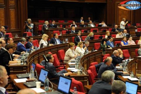 Национальное собрание Армении обращается к международному сообществу с призывом осудить преступление в Сумгаите. Принято заявление.