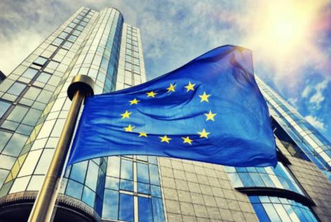 Еврокомиссия опубликовала первый проект текста соглашения по Brexit