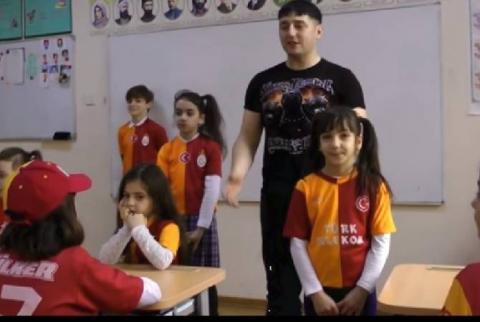 Շարունակվում է հայերի հետ բարեկամության կոչերի պատճառով աշխատանքից հեռացված ադրբեջանցի ուսուցչի գործով դատավարությունը 