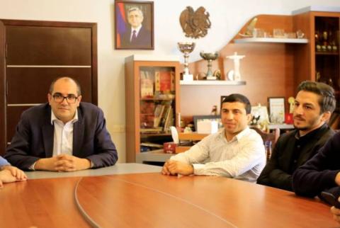 Նախարար Ռոստոմյանն ընդունել է օլիմպիական չեմպիոն, իրանցի ըմբիշ Համիդ Սուրյանին