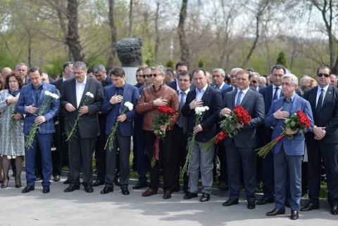 Президент Серж Саргсян почтил память Андраника Маркаряна