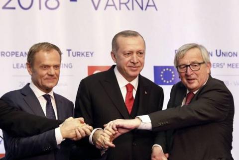 Глава Еврокомиссии выступил в роли гаранта переговоров о присоединении Турции к ЕС