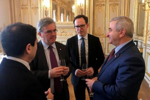 رئيس برلمان آرتساخ آشوت غوليان يلتقي رئيس دائرة الصداقة بين آرتساخ و فرنسا وأعضاء مجلس الشيوخ الفرنسي في باريس