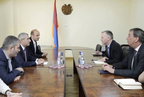 Transportation minister holds meeting with ADB officials 