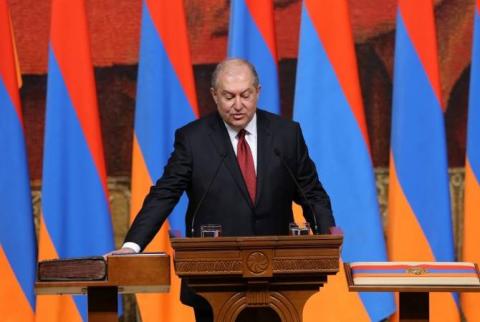 الرئيس أرمين سركيسيان يتلي اليمين الدستورية كرئيس رابع لجمهورية أرمينيا -صور-