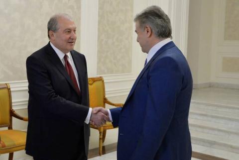Արմեն Սարգսյանը ընդունեց կառավարության հրաժարականը