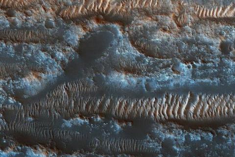 Дюны в движении: NASA опубликовало новую фотографию Марса