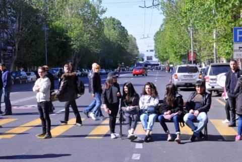 Երևանի փողոցներում երթևեկը վերականգնվել է. փակ է միայն Բաղրամյանը և Ֆրանսիայի հրապարակը
