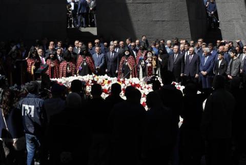 Ապրիլի 24-ը հիշեցնում է, թե որքան անկոտրում և կենսունակ ենք մենք. Արա Բաբլոյանի ուղերձը