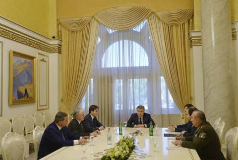 Государственные органы полноценно исполняют свои обязанности: Карен Карапетян провел заседание Совета безопасности