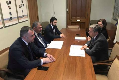 Armenia’s acting deputy PM meets with Canadian minister for int’l trade in Ottawa 