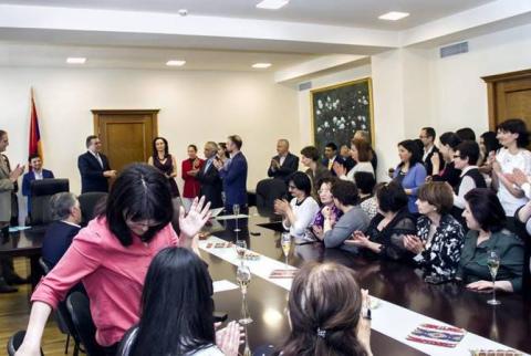Արմեն Ամիրյանը ծափերի ներքո հրաժաշետ է տվել մշակույթի նախարարության իր գործընկերներին