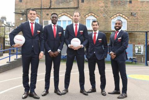 لاعبو أرسنال يحتفلون بعد آخر مبارة لهم على ألحان أغنية «مي كنا» الأرمنية -فيديو-