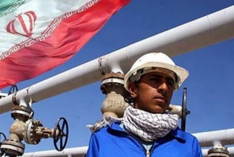 Евросоюз перестанет платить за иранскую нефть долларами, заявил источник