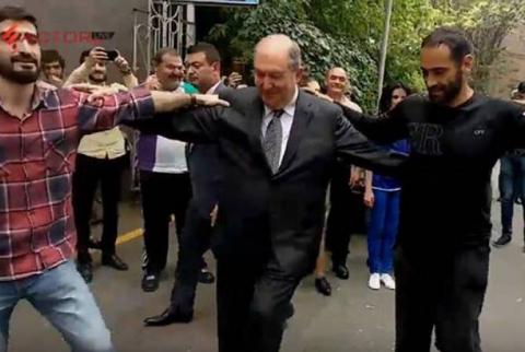 WATCH: Armenia’s charismatic president deals with demonstrations in total swag – all smiles and joy as President Sarkissian grooves to folk music with protesters