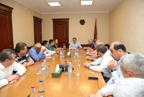 Դավիթ Անանյանը հանդիպել է առևտրային խոշոր ցանցերի ներկայացուցիչների հետ և հորդորել է շտկել բոլոր թերությունները