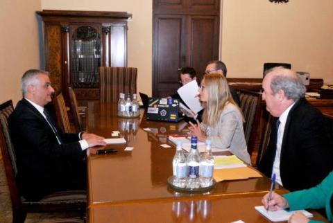 Armenian deputy PM hosts World Bank representatives