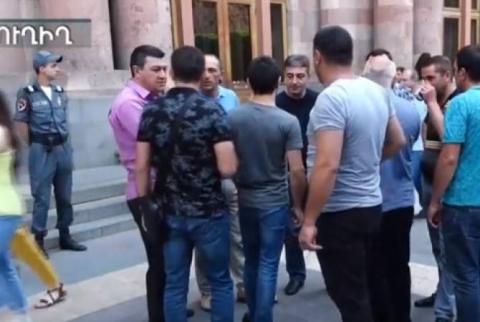 Компании, осуществляющие нерегулярные пассажирские перевозки, прекращают акции протеста