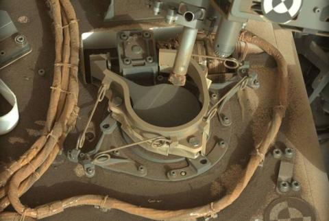 Марсоход Curiosity провел первый анализ пород после поломки бура