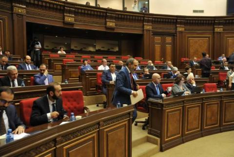 في جلسة استثنائية الجمعية الوطنية الأرمينية(البرلمان) يوافق على برنامج الحكومة الجديد