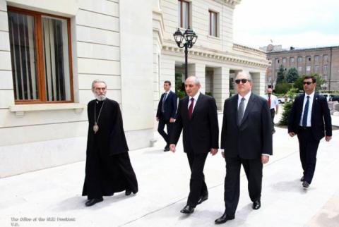 Artsakh’s president holds meeting with Armenian counterpart 