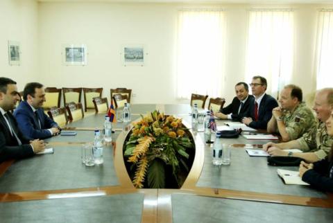 ՊՆ պաշտպանական քաղաքականության վարչության պետն ընդունել է ՄԹ ԶՈՒ 160-րդ հետևակային բրիգադի հրամանատար բրիգադի գեներալ Ալան Ռիչմոնդին