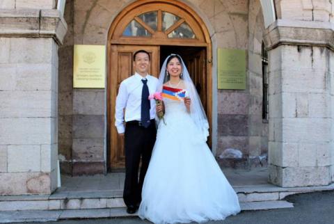 Newlywed foreigners arrive in Stepanakert, Artsakh with bride still in wedding dress for honeymoon 